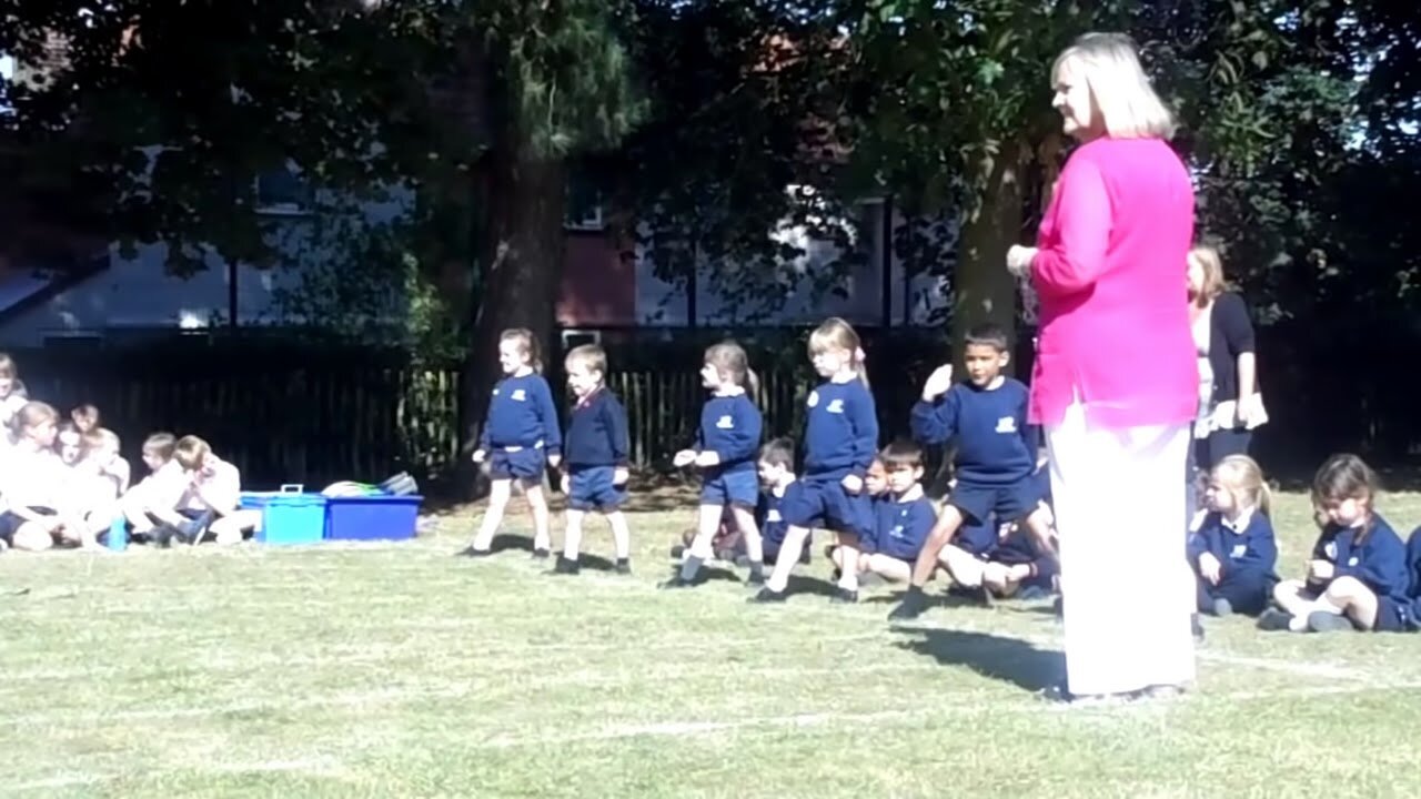 Fast kid runs like Usain Bolt