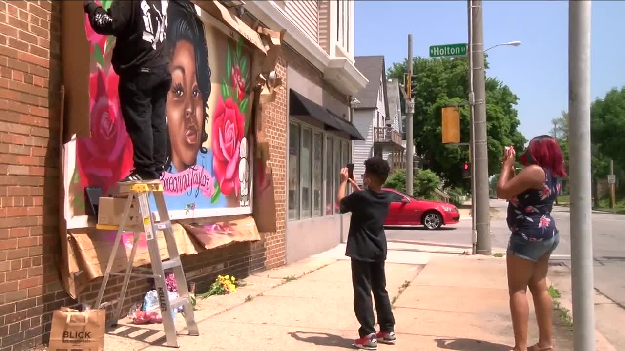 Milwaukee murals call for justice