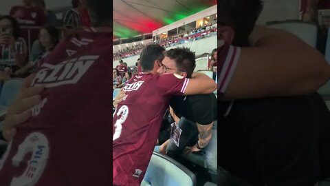 Fred reencontrando Rafael Sóbis no Maracanã