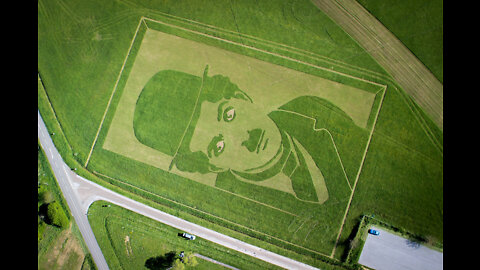 Land Art : CHARLIE CHAPLIN