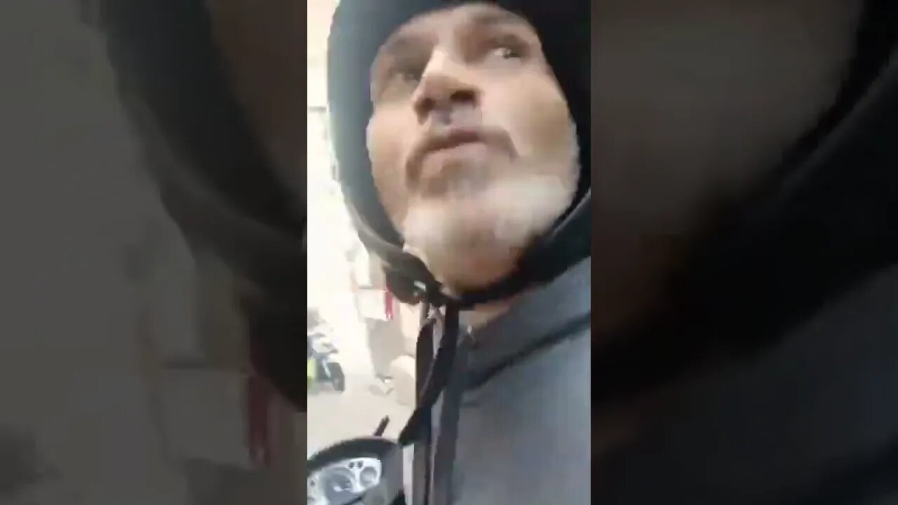 🇮🇹 Napoli, the "Italian foreign minister" is greeted like this: "I took my picture