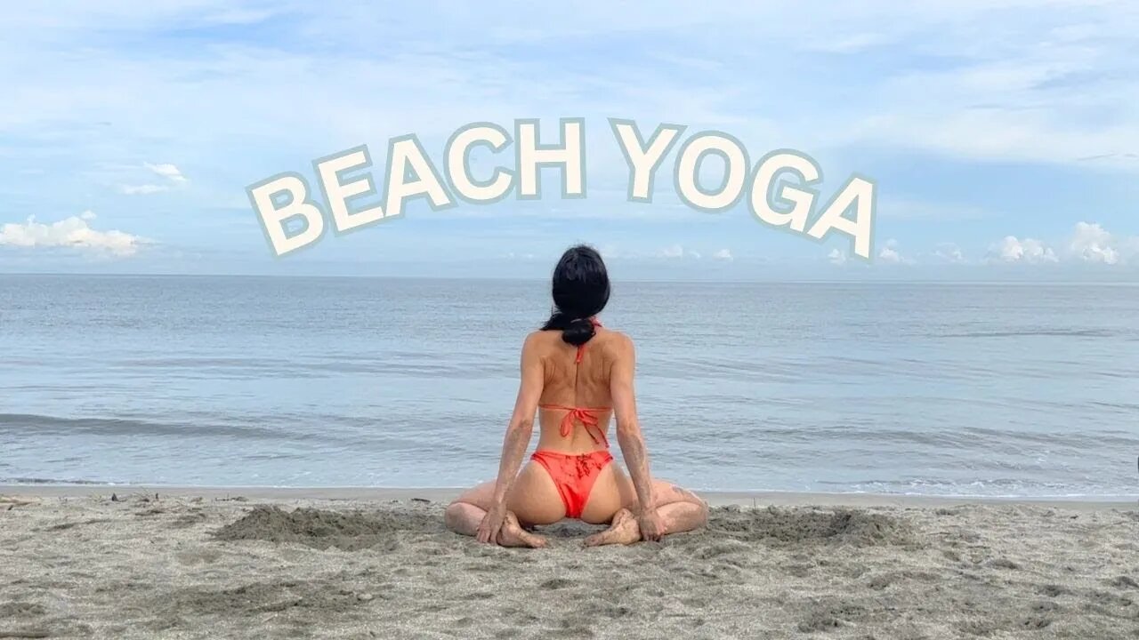 wind down with me at the beach🧘🏻‍♀️ (calming yoga) | Zarias