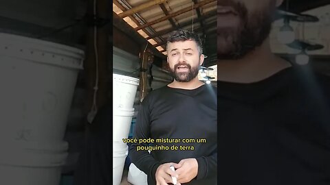 Como tirar húmus da composteira?