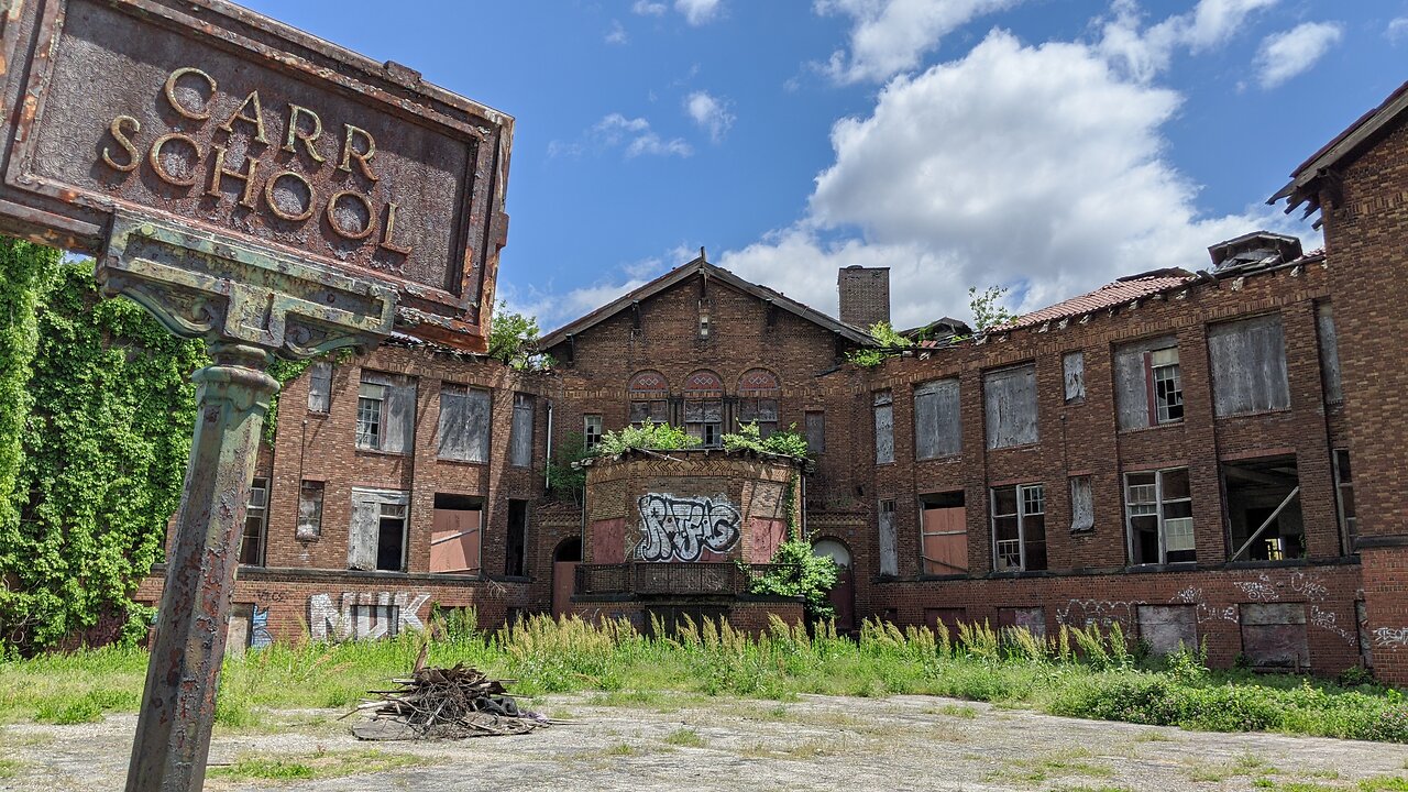 Exploring Abandoned Carr School | St Louis May 2020