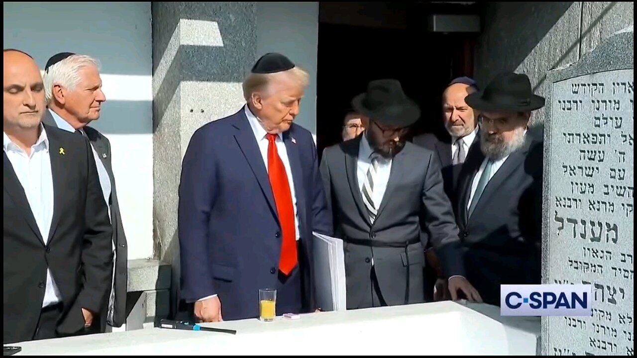 "ZionDon" Donald Trump visiting the Rebbe grave