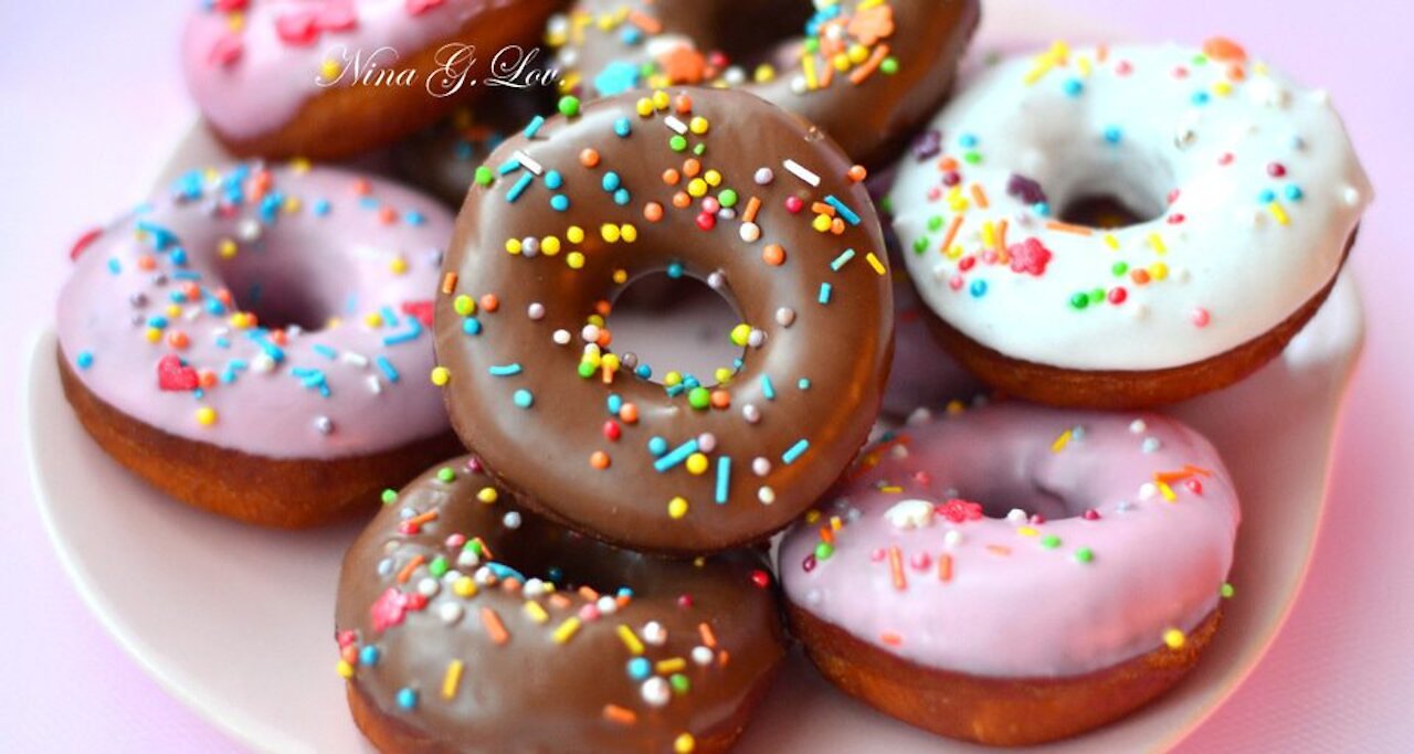 Mini doughnuts in glaze