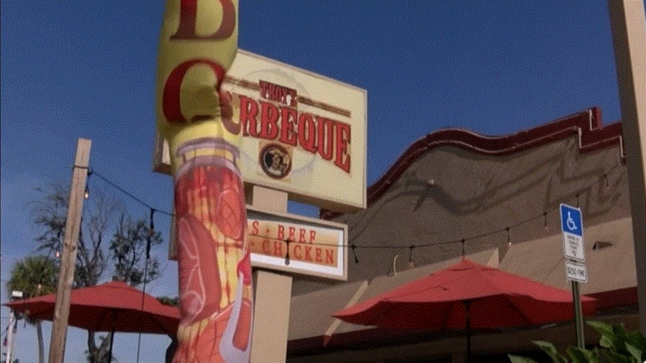 Burglars steal restaurant safe in broad daylight