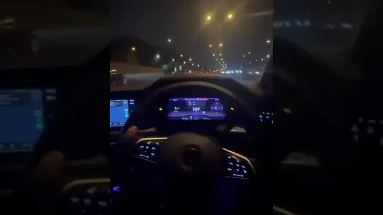 VW GOLF OVERTAKING