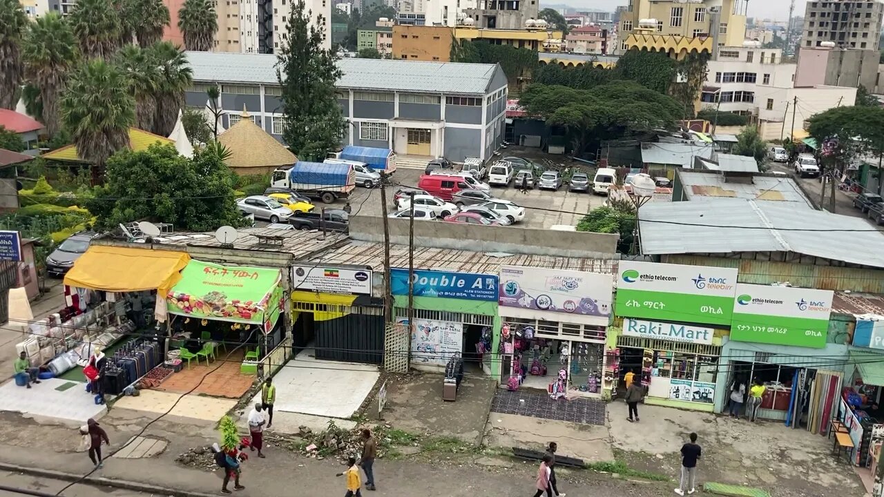 P2 waiting for my budget food. #ethiopia #addis #bole