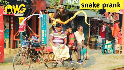 Fake Snake Prank 2021 Mad Guy Snake Backchodi Prank || Epic Snake Prank On Public