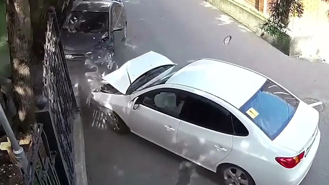 Idiots in Cars 2022 Compilation #14 - Caught On Dash Cam