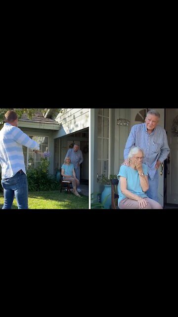 Man serenades 90-year-old couple for their 67th anniversary