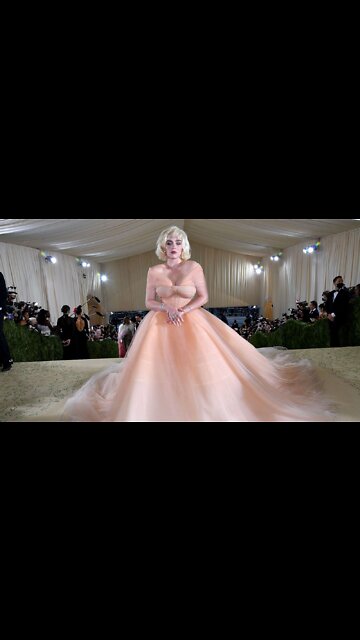 Billie Eilish Stuns at Met Gala