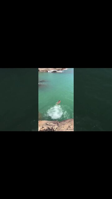O salto nos penhascos de Guarapari