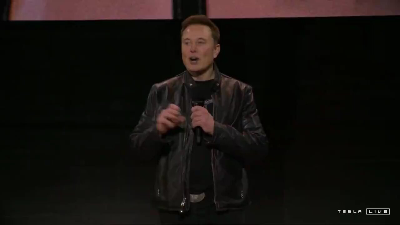 Elon Musk introduce his optimum robot