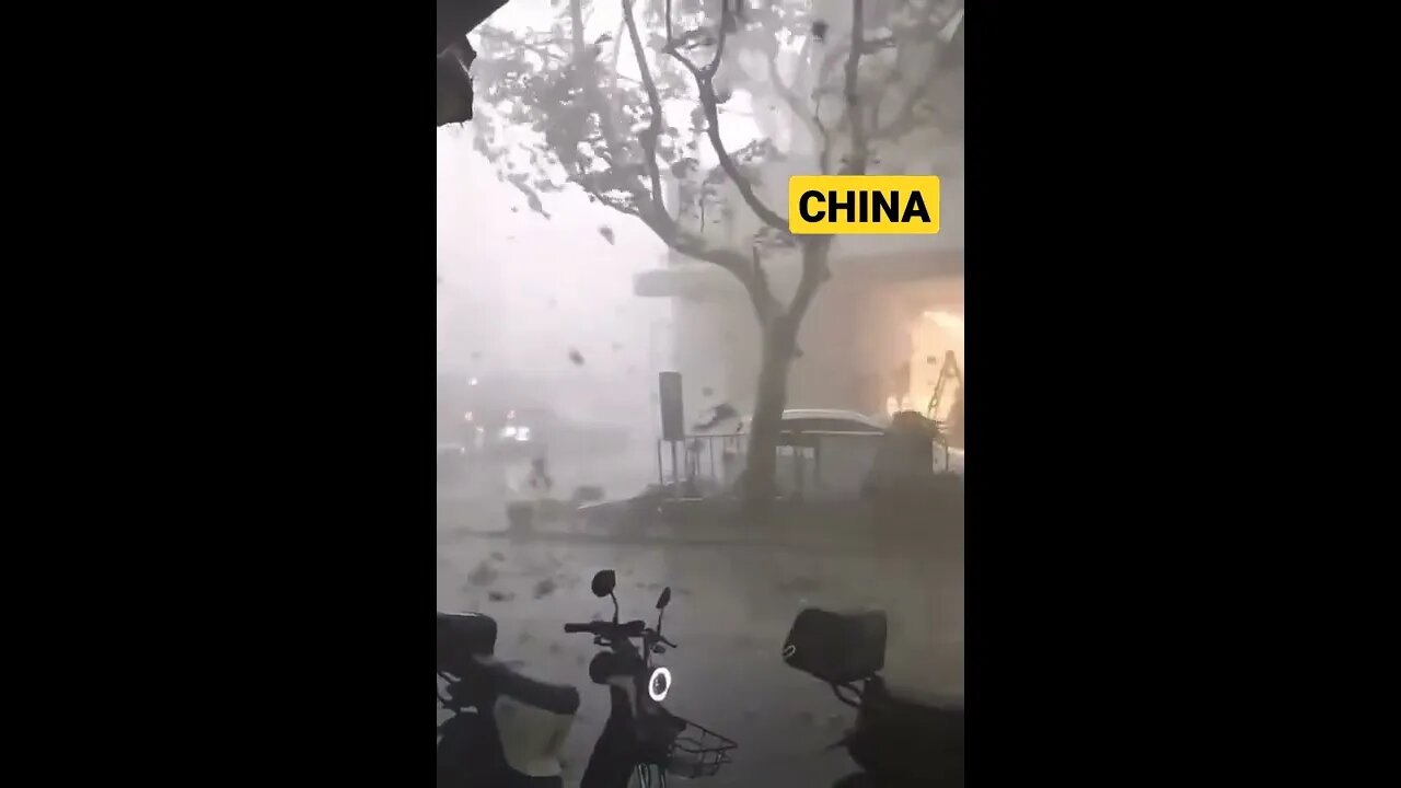 TERROR en China Un viento tan fuerte golpeó Shanghai. China (17.07.2022)