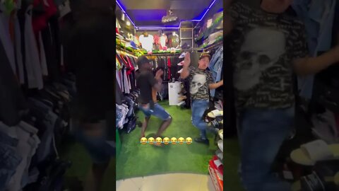 PITBULL TA NA PISTA FOI COMPRAR ROUPA [ PITBULL TA PIXTA ] MEME !!