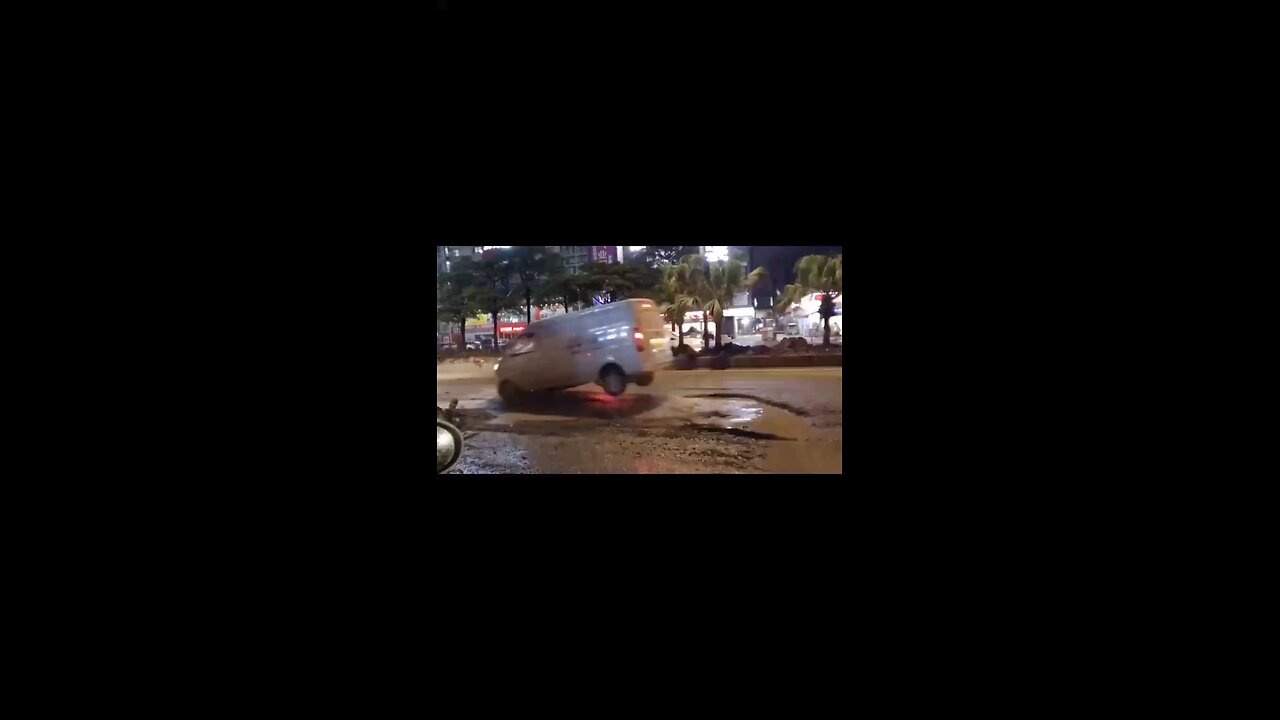 Setting up a camera near a huge potholeđź’€