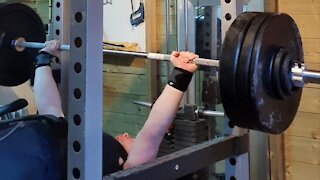 97.5 Kgs x6 Bench Press REP PR! 🤟🏻