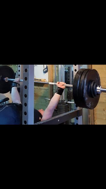 97.5 Kgs x6 Bench Press REP PR! 🤟🏻