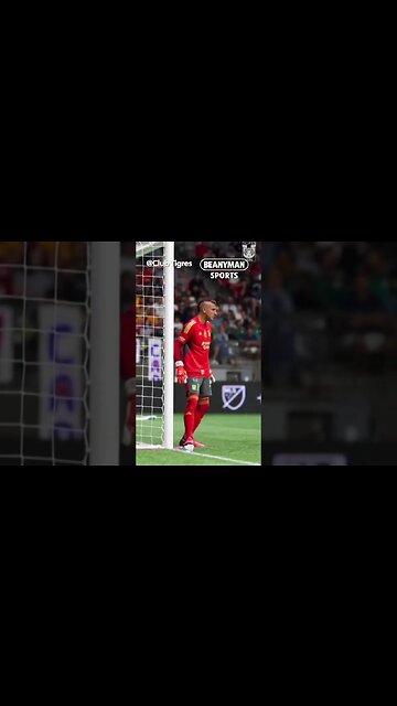 Tigres goalkeeper Nahuel Guzman distracts penalty taker with MAGIC TRICK!
