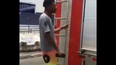 ESSE TAVA COM SONHO EM SER BOMBEIRO EM SALVADOR ( MEME ) ( VIRALIZOU ) #shorts #rindo
