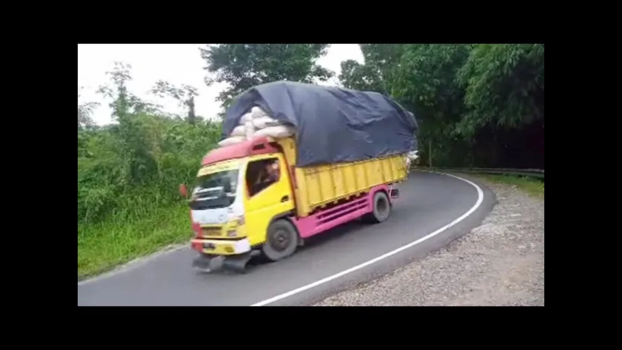 Tikungan Tajam || Tanjakan Tembung Kerta Kota Banjar