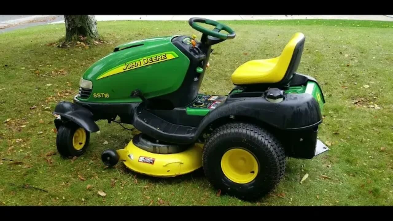 John Deere SST16 Lawn Tractor Walk Around