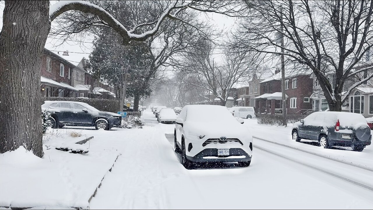 Toronto Snow Walk and Homes in Old City Neighborhood - Lawrence Park North