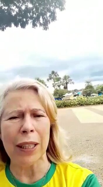 Carla Zambelli fez discurso em frente ao Exército