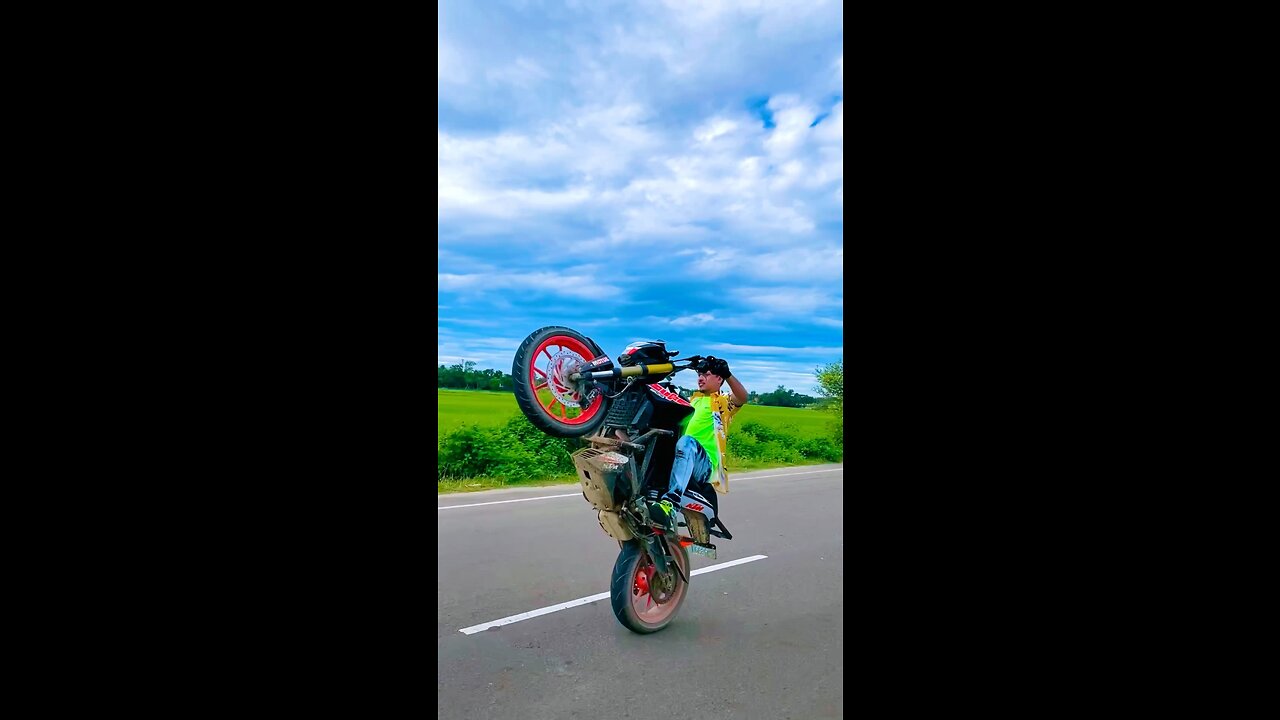 Basic Wheelie 🔥 // Duke 200 Stunt 😱 // #shorts #stunt #ktm #viral #trending #rumble #juwelstunts