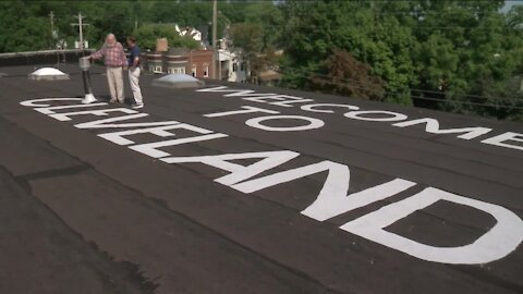 'Welcome To Cleveland' rooftop still baffling Milwaukee passengers decades later