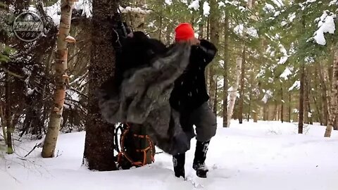 Camp in a hammock in winter 8