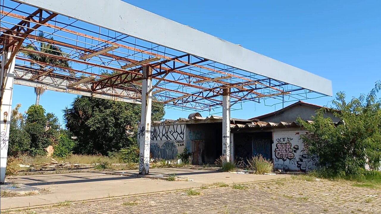 Posto de combustível abandonado, ratos e lixo acumulados, AV: Guilherme Shell, Canoas/RS