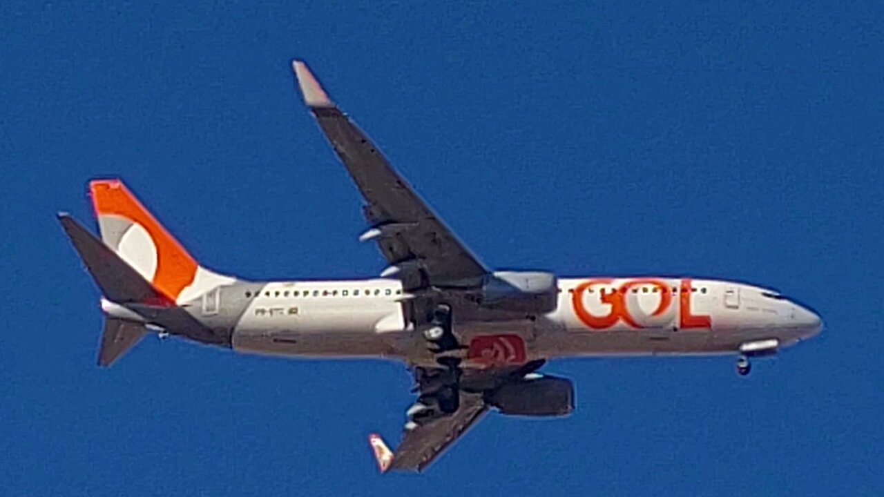 Boeing 737-800 PR-GTB vindo do Rio de Janeiro,Boeing 737-800 PR-GTC vindo do Recife para Fortaleza