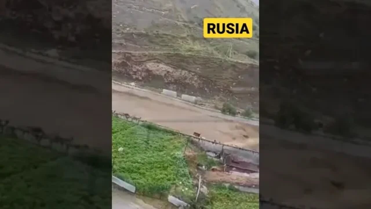 Una avalancha de lodo y piedras arrasó la ciudad de Tyrnyauz en una poderosa corriente. RUSIA