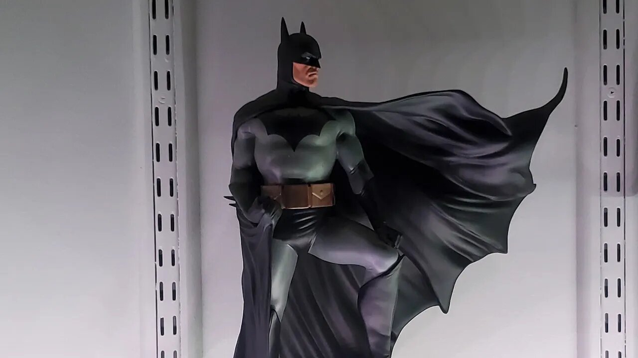 DC Designer Series Batman by Alex Ross: Unboxing and Review. #batman #dccomics #unboxing #review