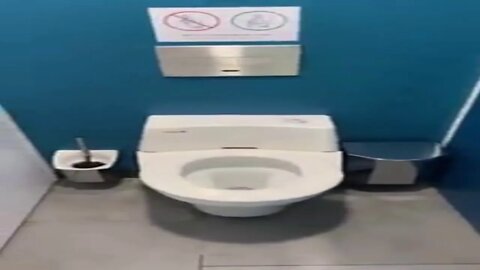 ¡Que pulcritud! Baño público en Alemania