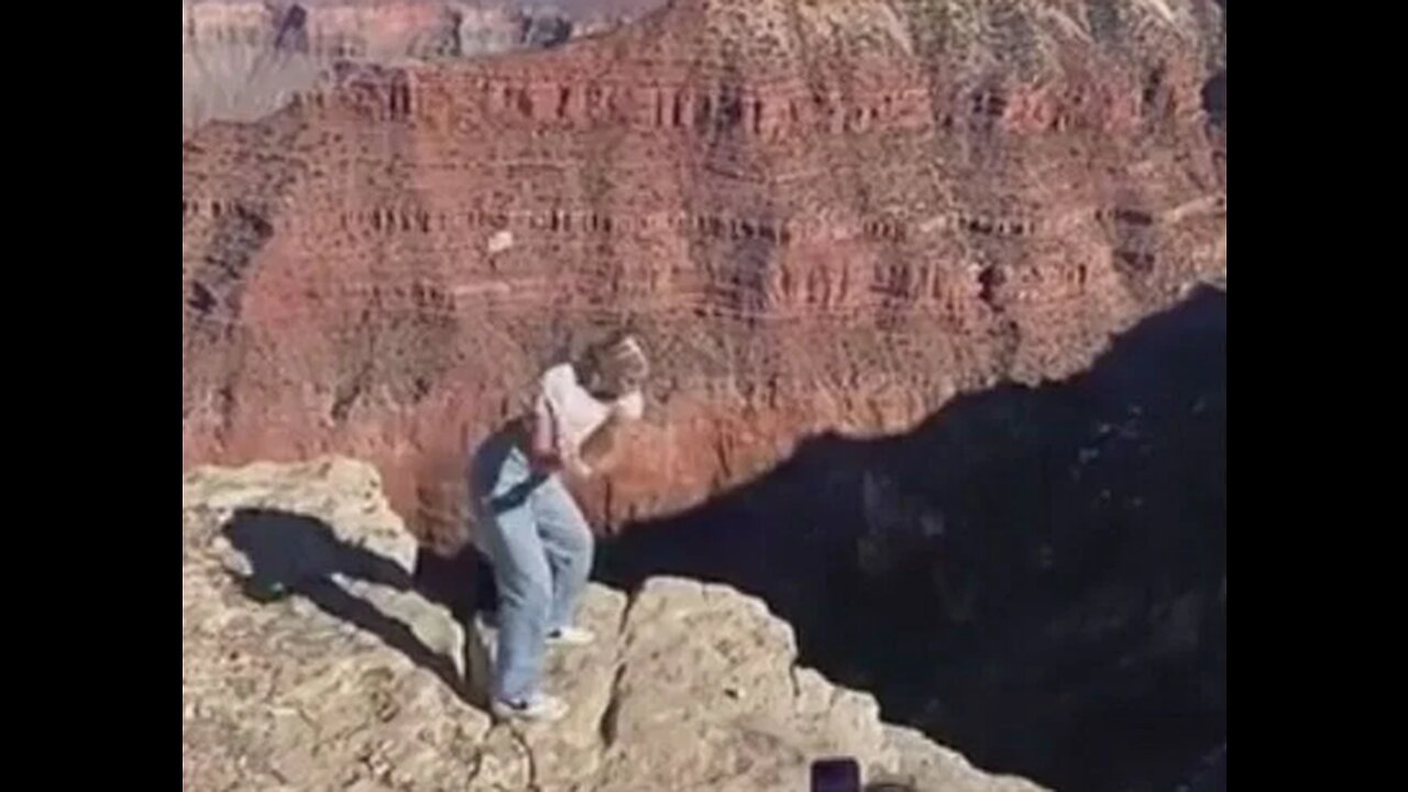 FRIDAY FUNNY - GRAND CANYON GOLF COURSE CLOSED AFTER EINSTEIN INFLUENCER TEE'S OFF FROM THE RIM