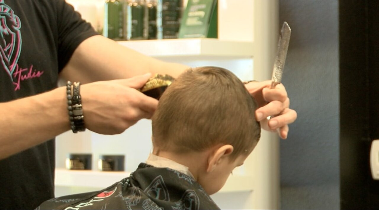 Local barbershop offering free haircuts to kids