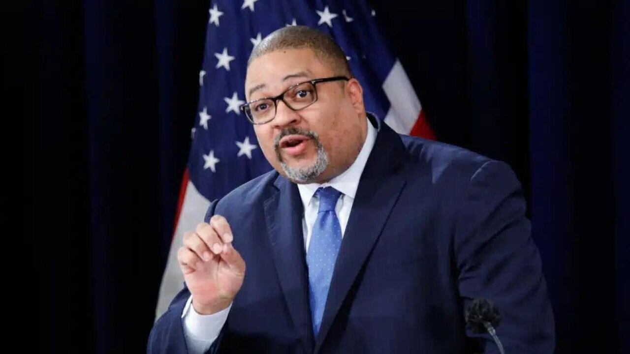 Top Democrat Turns On Alvin Bragg - Agrees To Testify Against Him