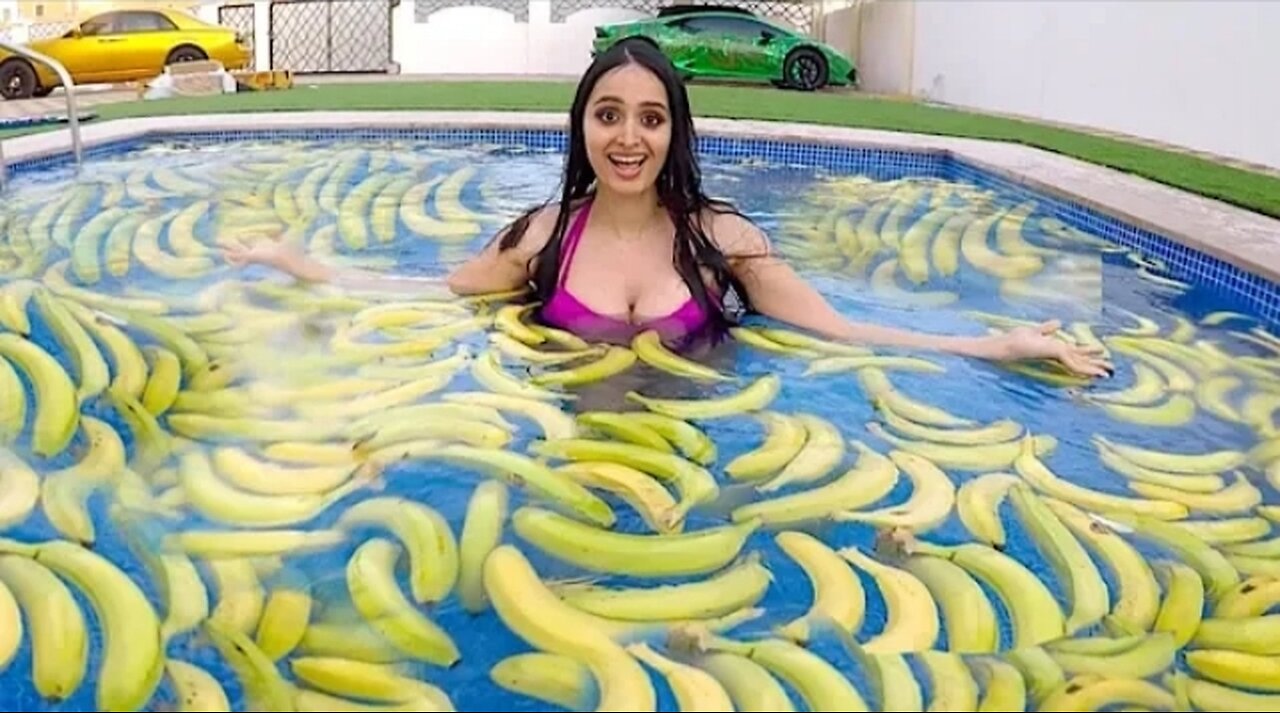 1000 Bananas In Pool...