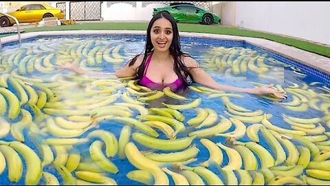 1000 Bananas In Pool...