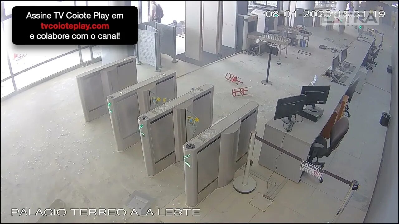 Imagens mostram invasores golpistas quebrando câmeras do Planalto no dia 08/01