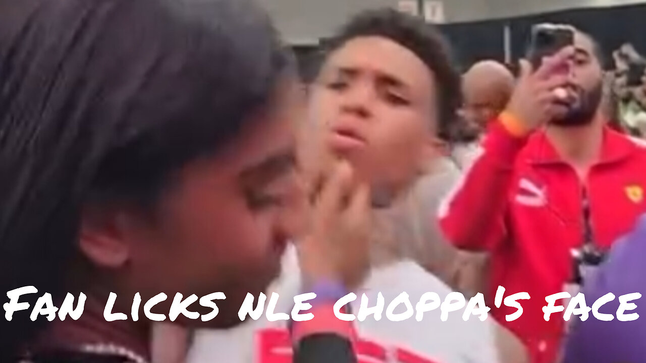 NLE Choppa gets his face licked at a meet n greet