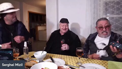 Serghei Mizil & Raul Stepavoi: Caderea telefonului in pate