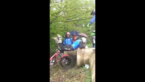 a little compilation of dirt-bike crashes...