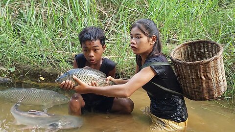 Catch and cook big fish for survival food - Big fish grill with chili sauce very delicious food