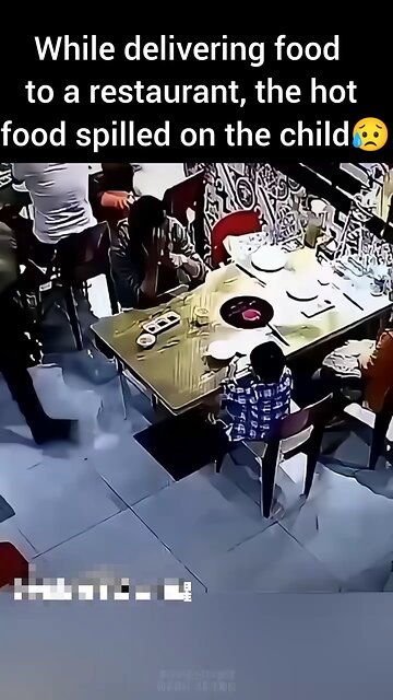 While delivering food to a restaurant, the hot food spilled on the child😥