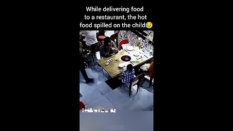 While delivering food to a restaurant, the hot food spilled on the child😥